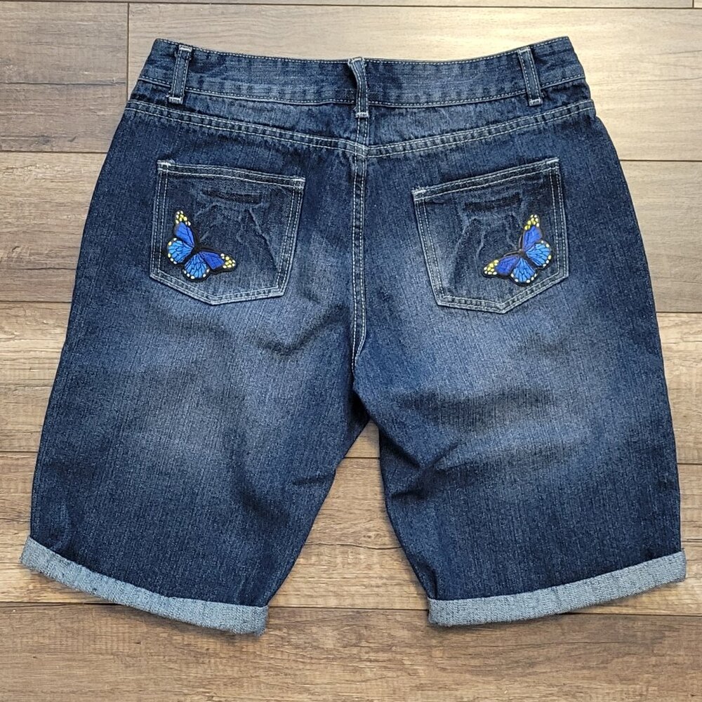Like New Jean Short With Embroidered Pockets( waist 16")